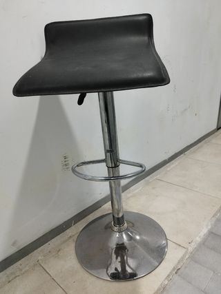 Taburete negro regulable