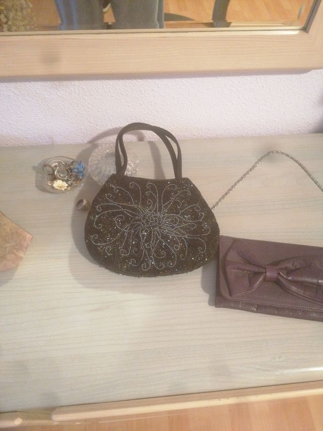 Dos bolsos de mano. Bolso y cartera 
