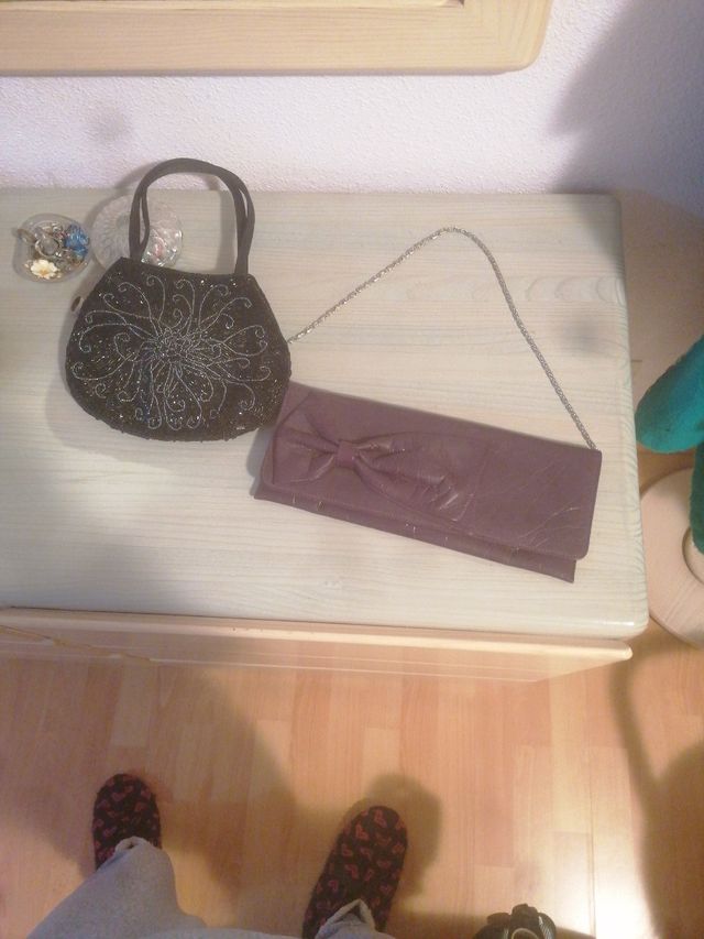 Dos bolsos de mano. Bolso y cartera 