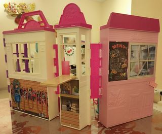 Barbie Restaurante (incluido barbie y ken).