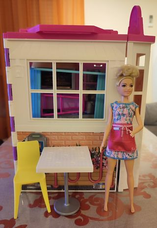 Barbie Restaurante (incluido barbie y ken).