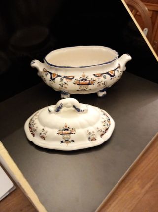 Sopera de porcelana