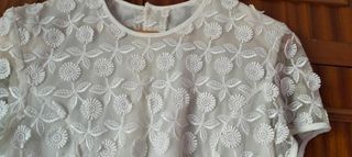 BLUSA PRECIOSA FIESTA NAVIDAD FLORES BORDADAS .