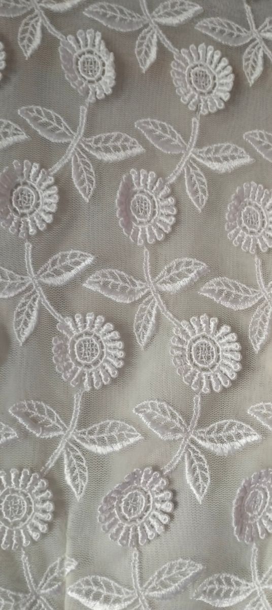 BLUSA PRECIOSA VESTIR.FLORES BORDADAS sobre el TUL