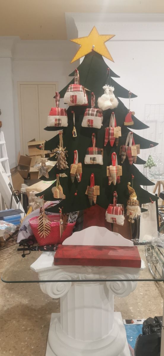 Árbol de Navidad para vender objetos