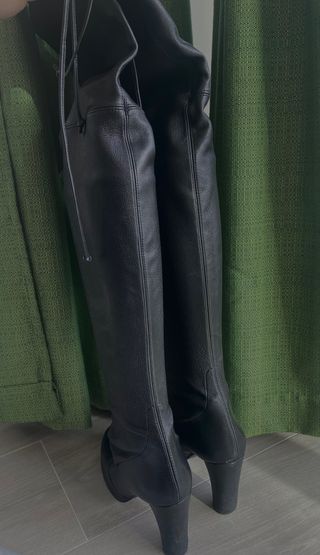 botas altas de piel