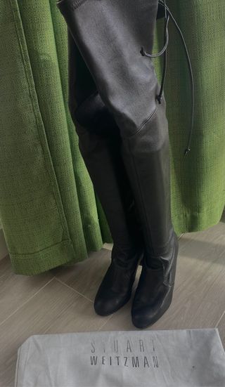 botas altas de piel