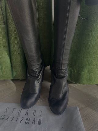 botas altas de piel