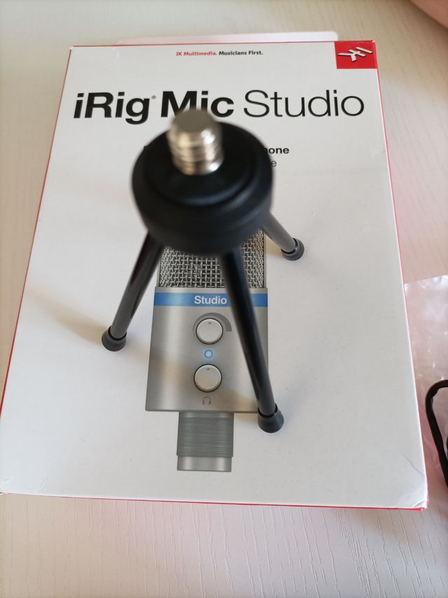 Microfono digitale a diaframma largo