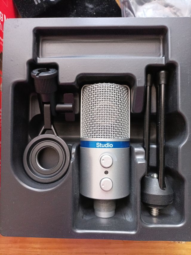 Microfono digitale a diaframma largo