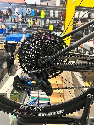 Bici Mondraker Raze Carbon R