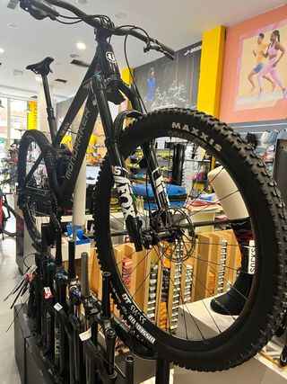 Bici Mondraker Raze Carbon R