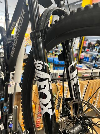 Bici Mondraker Raze Carbon R
