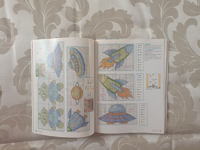 Se vende revista de punto de cruz