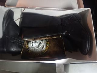 Botas y cinturón pirata