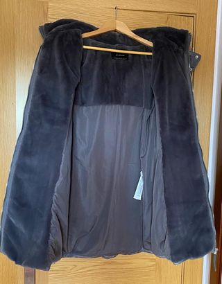 Plumas/ Abrigo Stradivarius 
