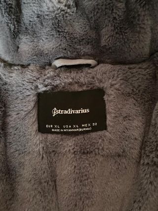 Plumas/ Abrigo Stradivarius 