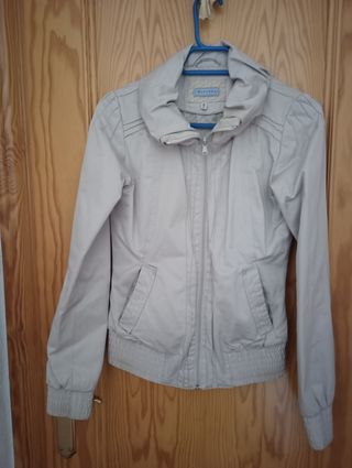 Cazadora color beige 