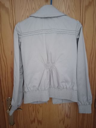 Cazadora color beige 