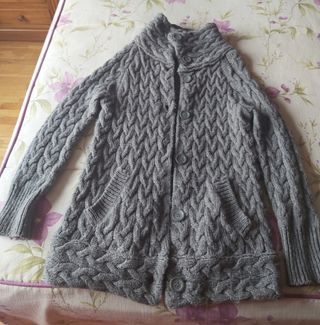 Chaqueta de punto gris. Zara