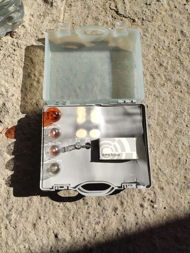 Caja bombillas BMW