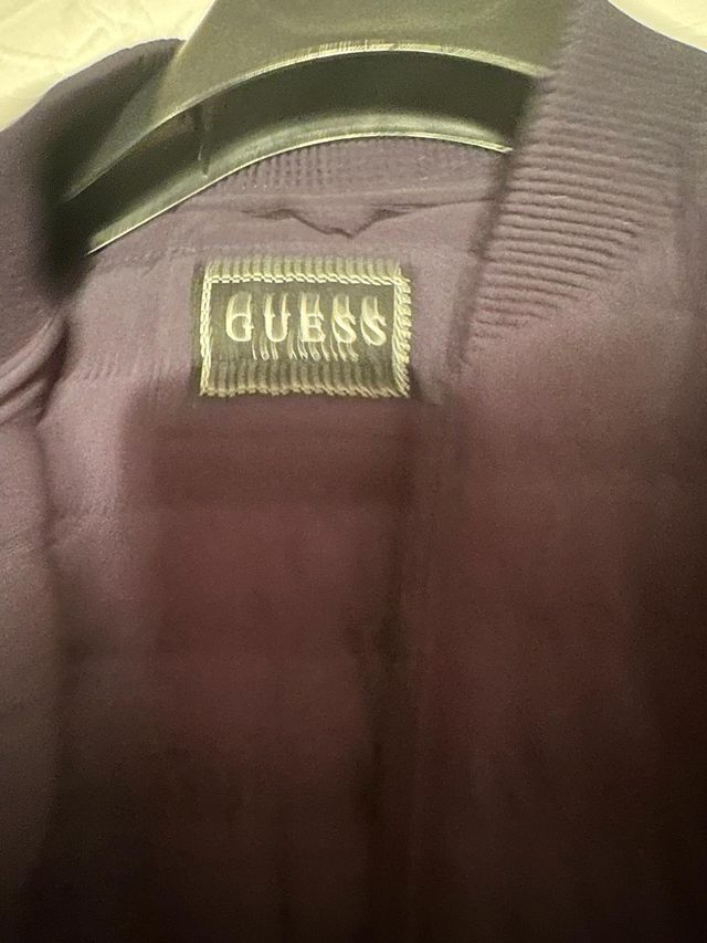 cazadora guess