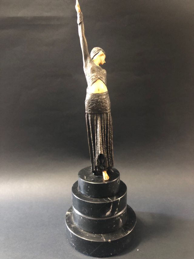 statuetta afther Chiparus