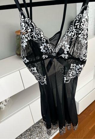 Slip con encaje en contraste con tanga