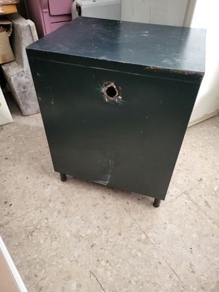 Mueble de chapa antiguo