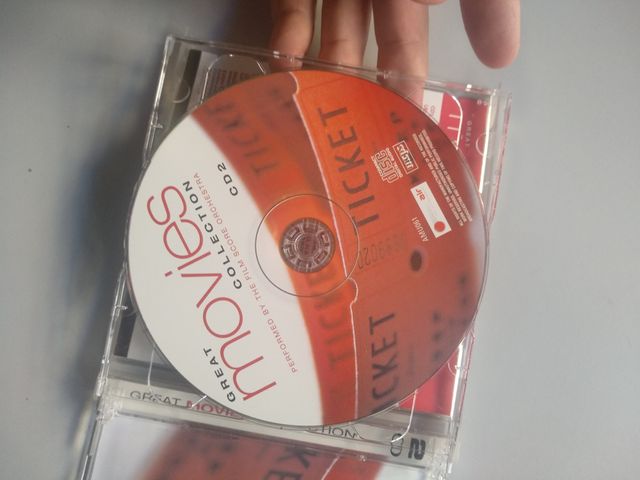 Dos CD con música, casi nuevos