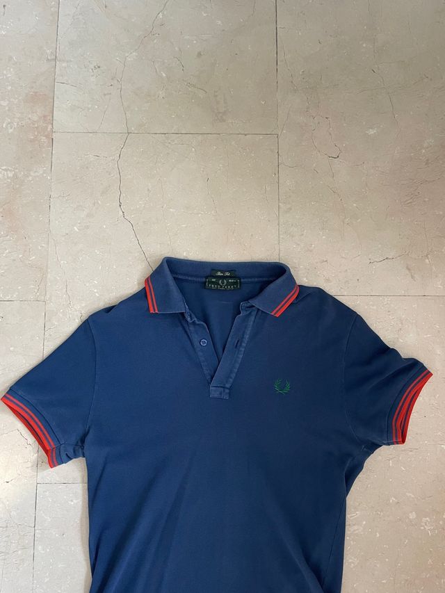 Fred Perry azul y naranja