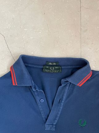 Fred Perry azul y naranja