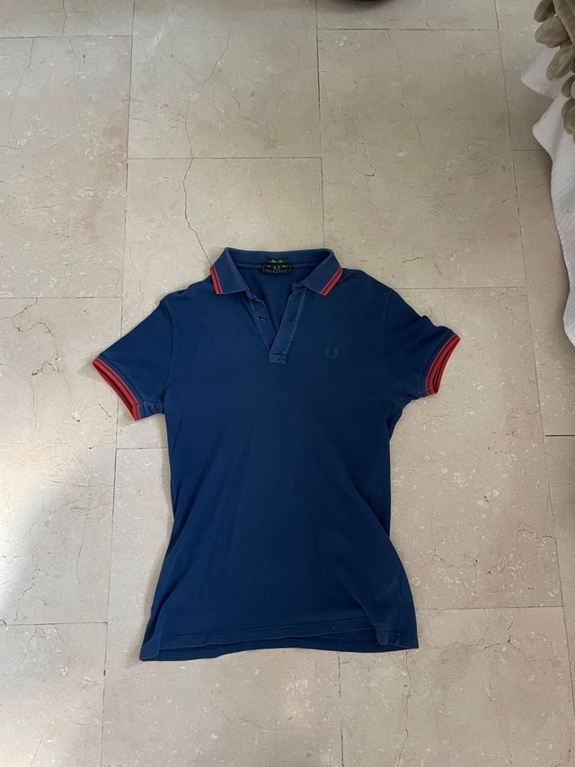 Fred Perry azul y naranja