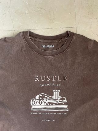 Camiseta Pull and Bear marrón