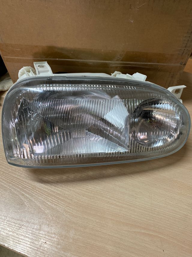 Volwagen golf III Faro 92-97 izq