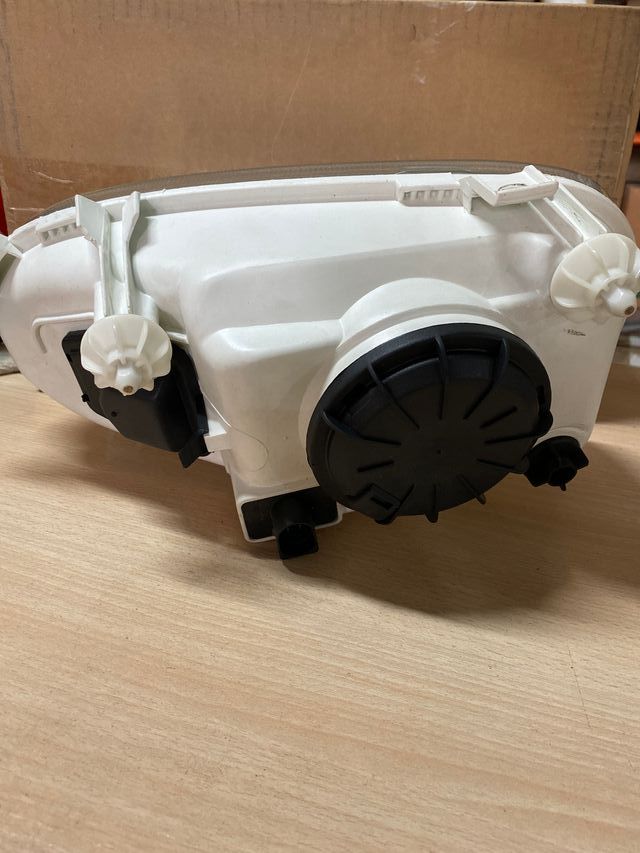 Volwagen golf III Faro 92-97 izq