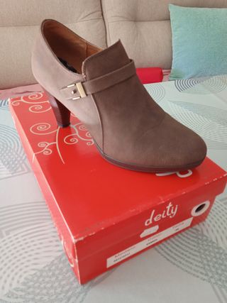 Zapatos tacón marrón NUEVOS