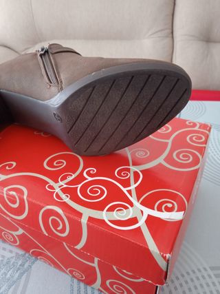 Zapatos tacón marrón NUEVOS