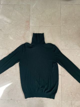 Jersey cuello alto verde marca Cortefiel