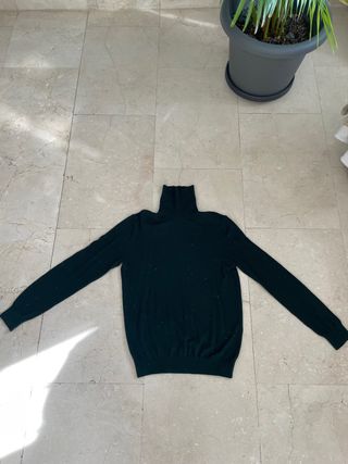 Jersey cuello alto verde marca Cortefiel