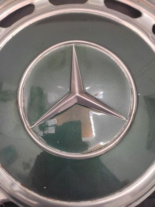 Tapacubo Mercedes 