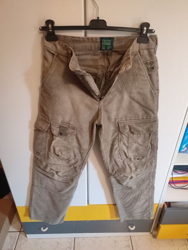 Pantalone beige con tasche laterali