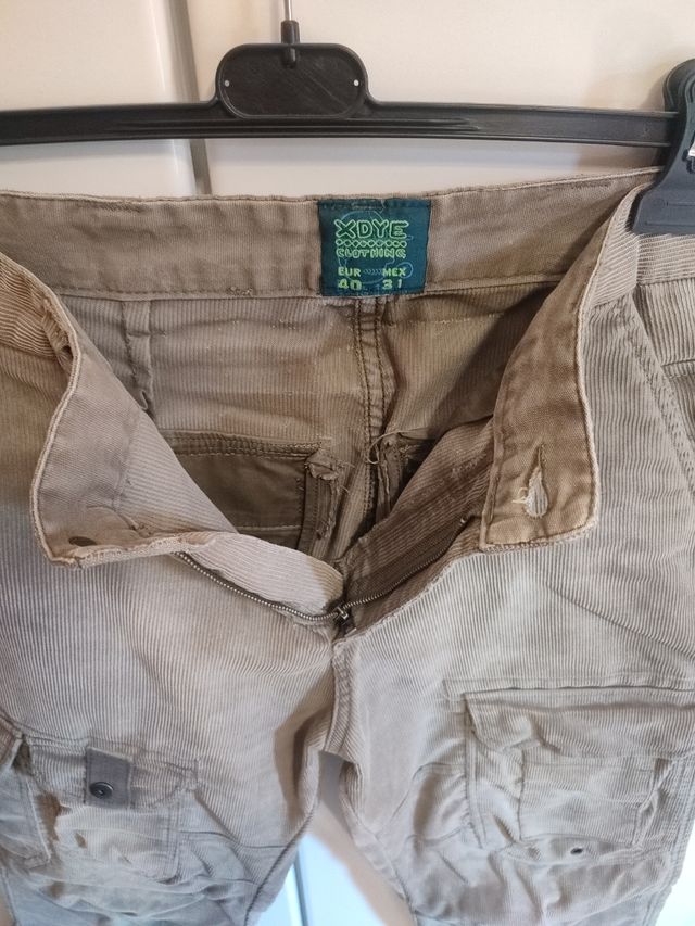 Pantalone beige con tasche laterali