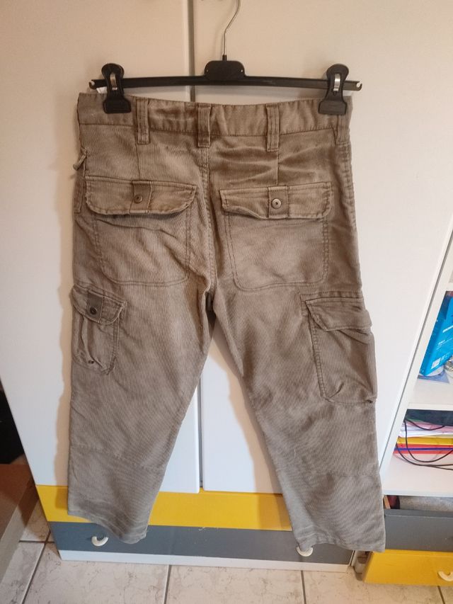 Pantalone beige con tasche laterali