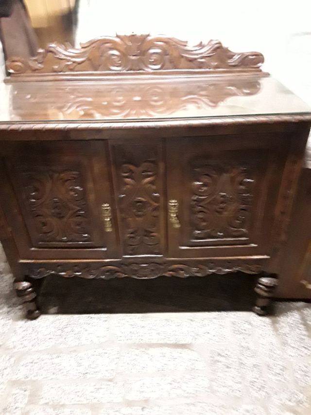 MUEBLE APARADOR DEL AÑO 1900.