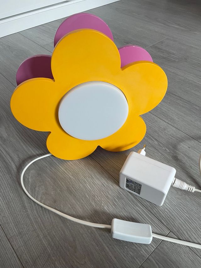 Lampara de mesa o para colgar con forma de flor