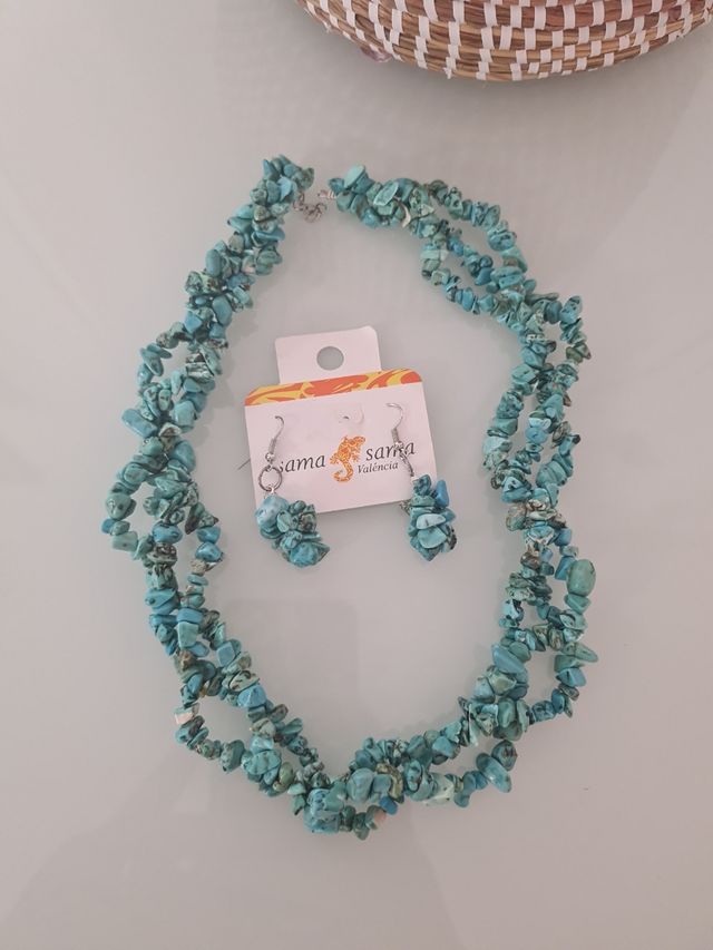 Juego de pendientes y collar