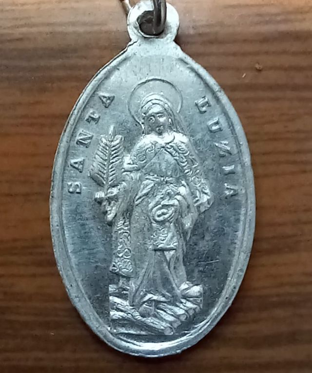 medalla santa luzia en plata de ley maciza