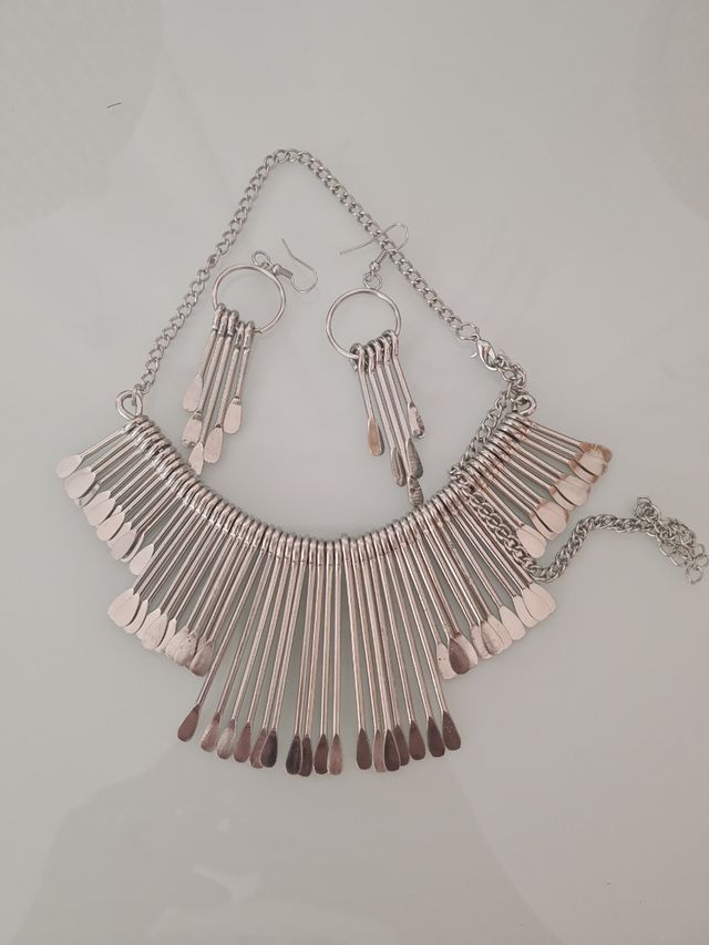 Juego pendientes y collar