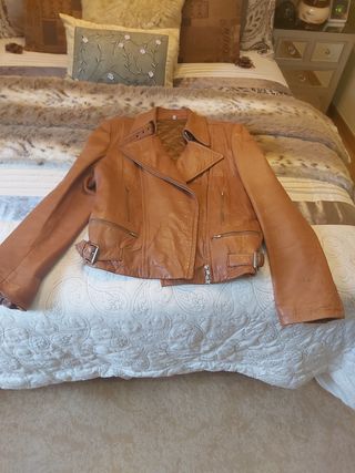 Cazadora de piel..